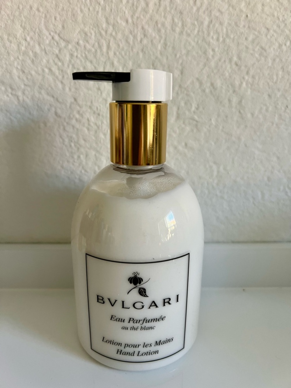BVLGARI Eau Parfumée Au Thé Blanc Hand Lotion - White